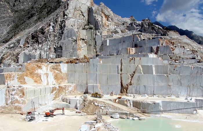 Marble Quarrying: the Process of Drilling, Blasting, Swing Blocks