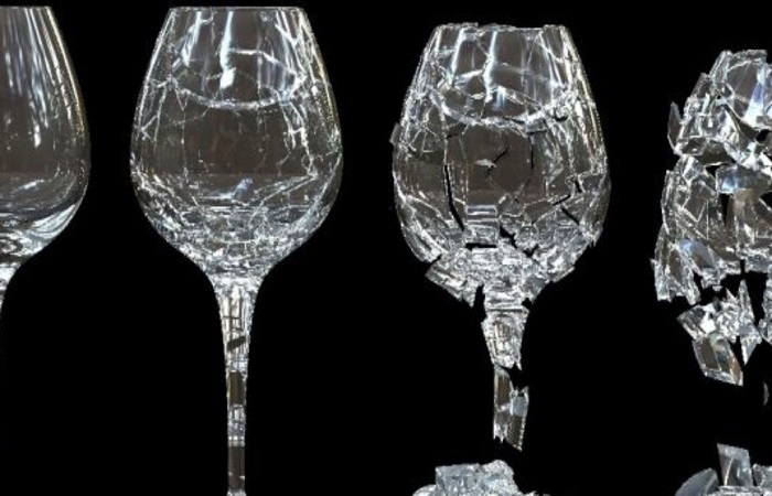 Glass versus Crystal: Features and Differences